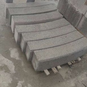 东营芝麻白弧形路牙石