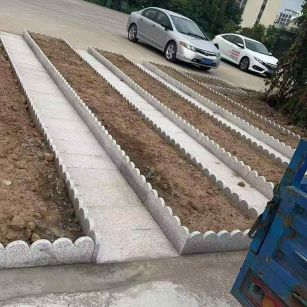 东营芝麻白花边石