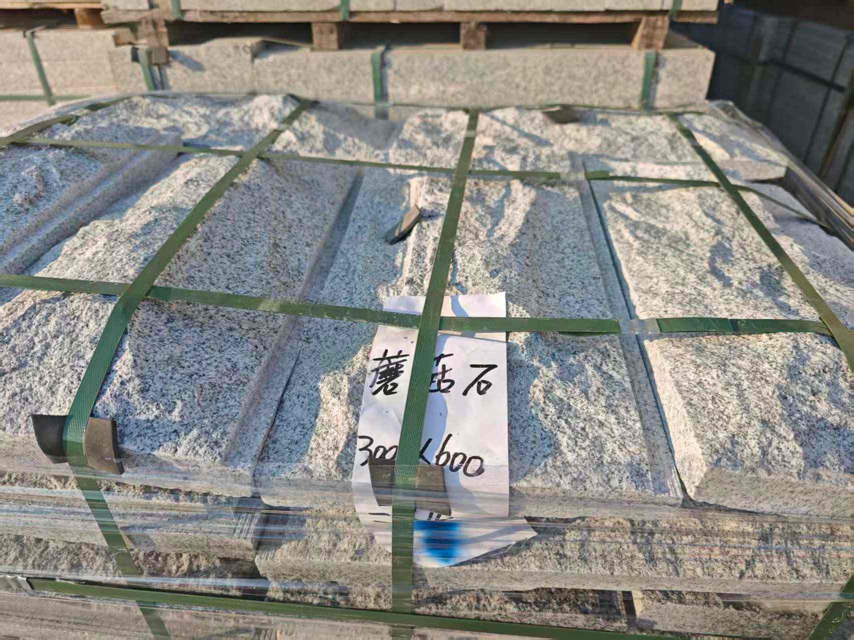 东营芝麻白蘑菇石，自然面